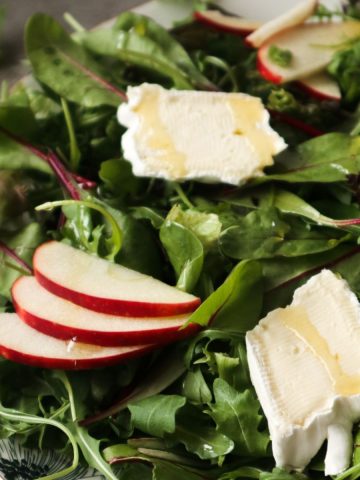 Een salade voor kerst met appel en brie