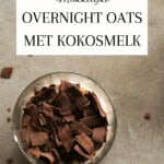 een pin om dit recept voor overnight oats met kokosmelk te delen op pinterest.