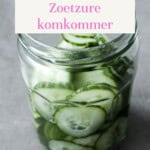 Een pin met een pot zoetzure komkommer.